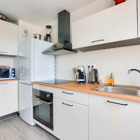 Lovely 2 Bedroom Flat With Balcony Near The Centre