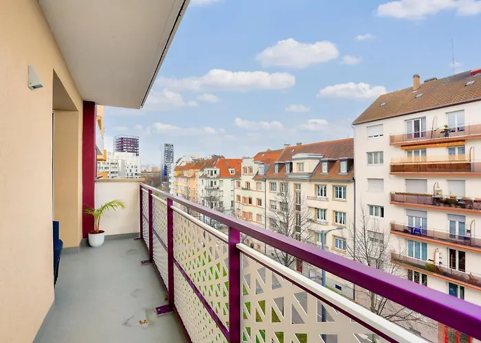 Lovely 2 Bedroom Flat With Balcony Near The Centre *