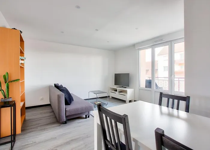Lejlighed Lovely 2 Bedroom Flat With Balcony Near The Centre *