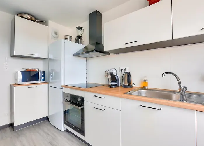Lovely 2 Bedroom Flat With Balcony Near The Centre