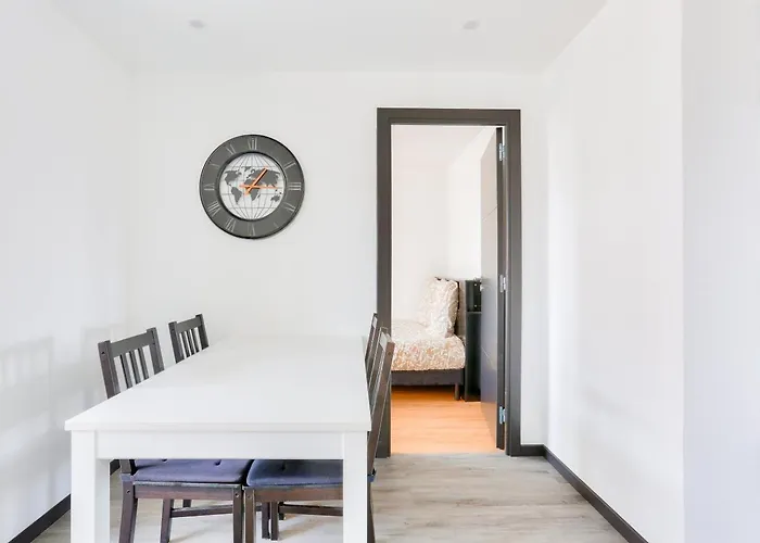 Lovely 2 Bedroom Flat With Balcony Near The Centre Lejlighed