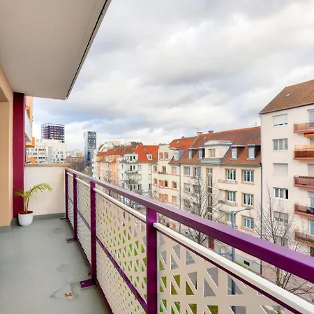 Lovely 2 Bedroom Flat With Balcony Near The Centre Lägenhet *