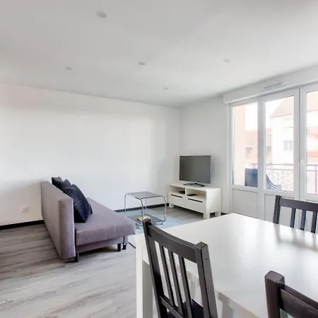 Lägenhet Lovely 2 Bedroom Flat With Balcony Near The Centre *