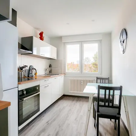 Lovely 2 Bedroom Flat With Balcony Near The Centre 아파트 스트라스부르